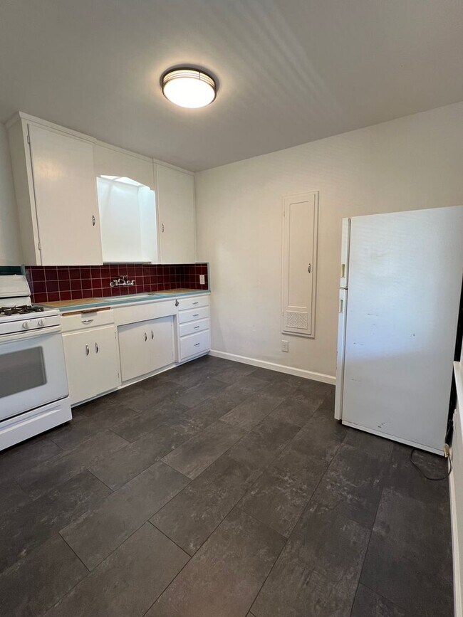 18171821 H St Unit H 1821, Merced, CA 95340 Room for Rent in Merced