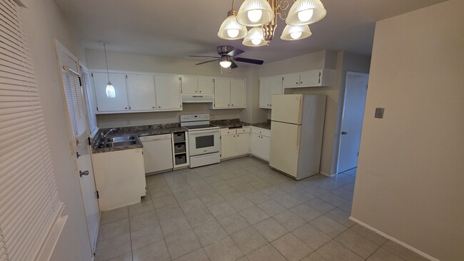 Kitchen - 1302 W Klein Ave