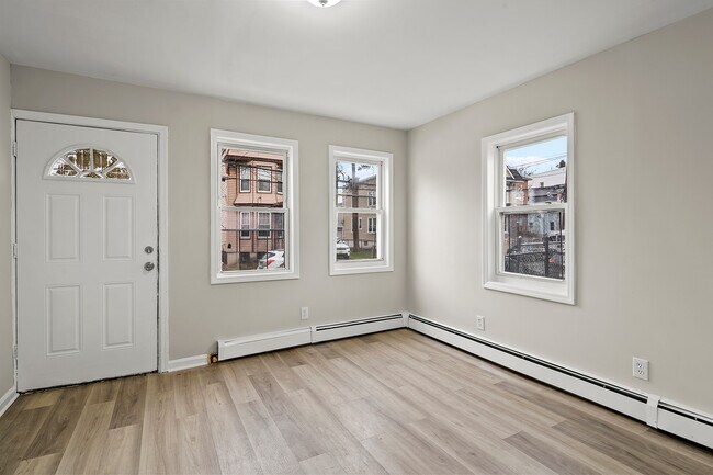 Building Photo - 390 S 19th St