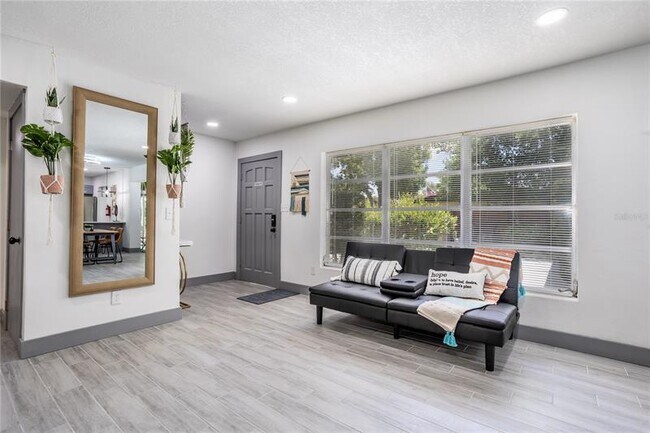 Foto del edificio - 1213 Corbett Ln