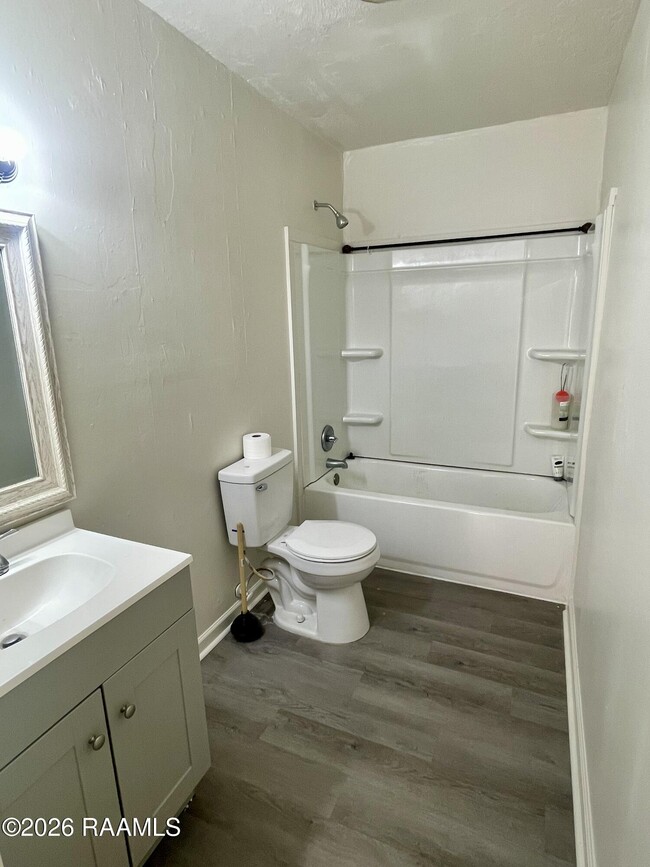 Building Photo - 391 W Railroad Ave