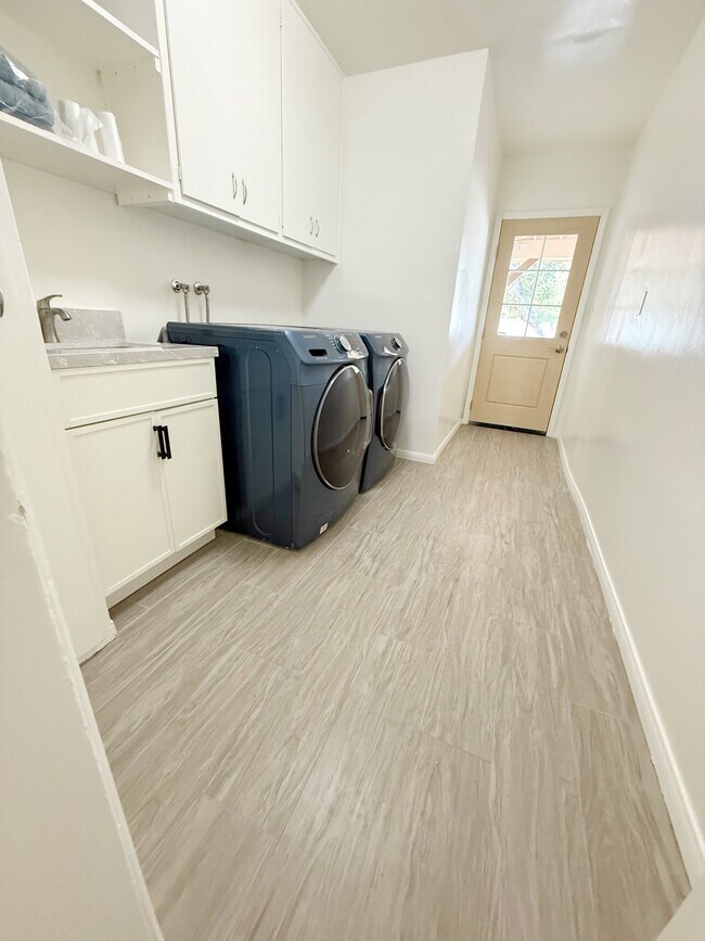 Foto del edificio - 25446 Lane St