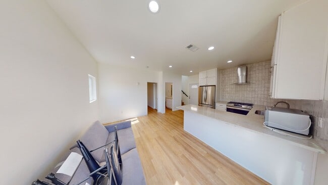 Foto del edificio - Newer Build! 4BD/2BA on 63rd