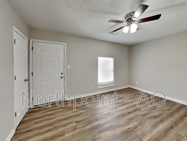 Foto del edificio - 8788 E Bourne Dr