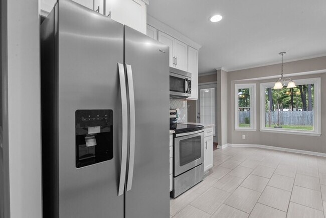 Building Photo - 2142 Baywater Dr