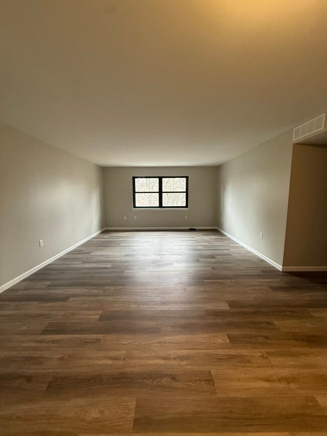 Building Photo - Shoreline Apartments