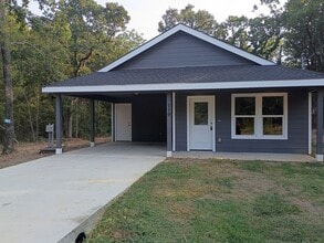 Building Photo - 119 Chisholm Trail