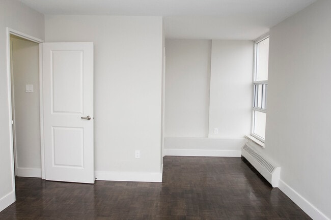 Building Photo - 2250 Homelands Dr