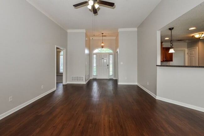 Building Photo - 6527 Sandbourne E