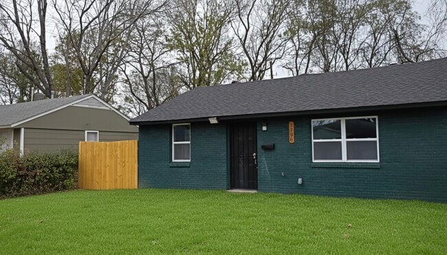 Photo - 1796 Wildrose St House