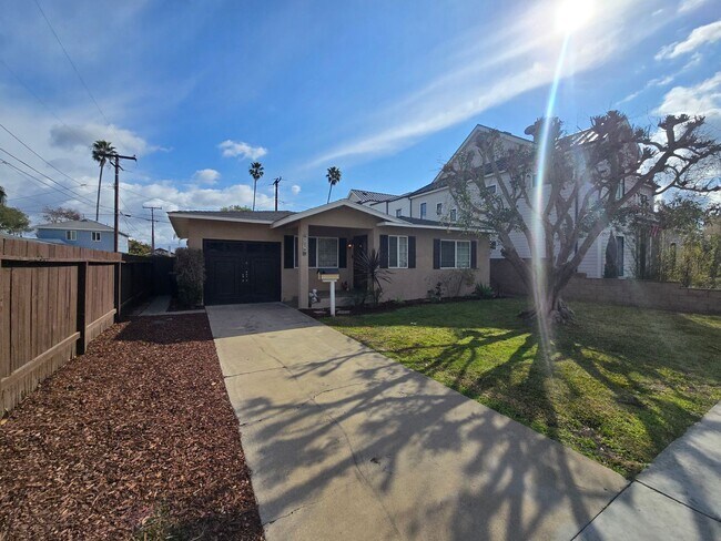 Building Photo - This beautifully updated 3-Bedroom, 2-Bath...