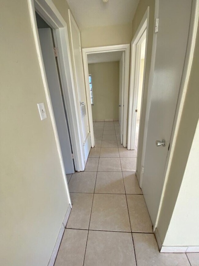 Foto del edificio - 2 Bed 1 Bath | Large Yard | Washer/Dryer H...