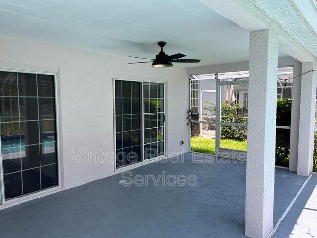 Building Photo - 9411 Willow Cove Ct