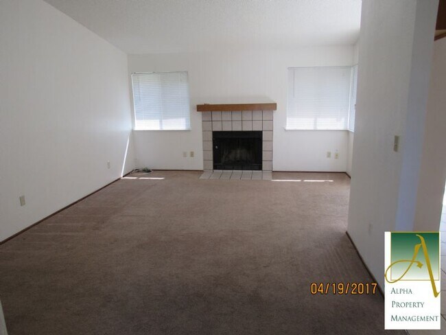 Building Photo - 9 Icarus Ct