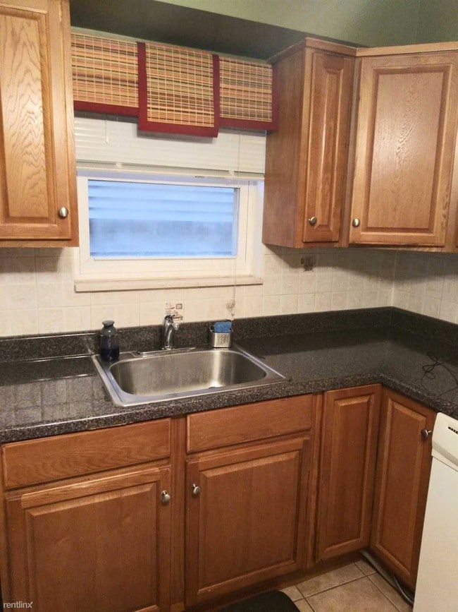 Building Photo - 3 br, 1 bath  - 6222 65th St