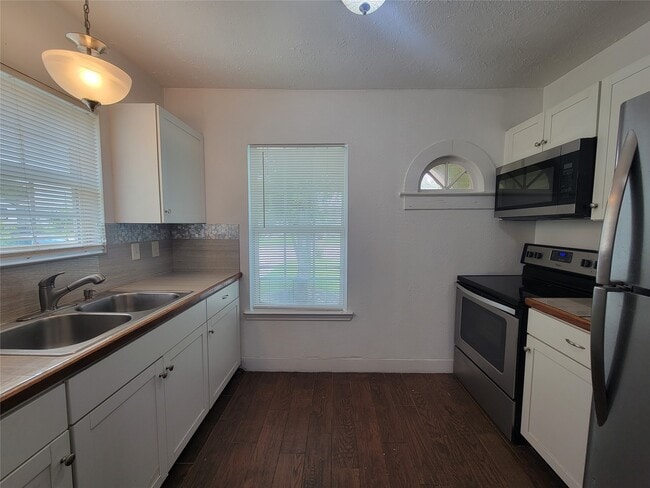 Building Photo - 5319 Avenue O