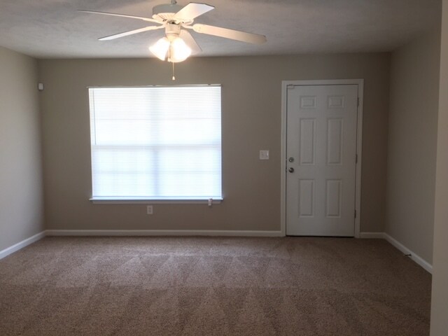 Foto del edificio - Centrally Located Murfreesboro Townhome