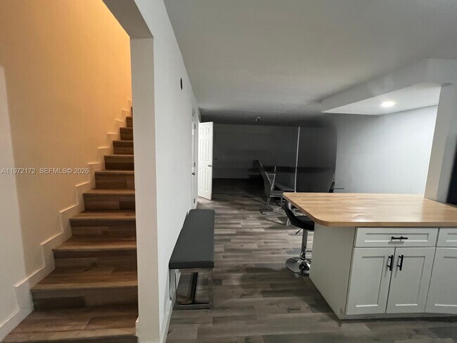 Foto del edificio - 1560 NE 151st St