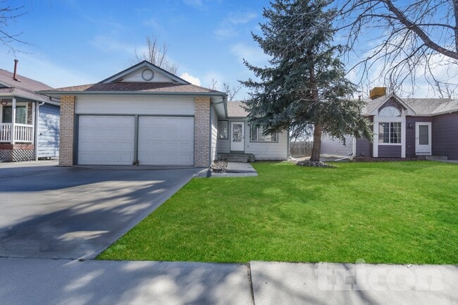 Building Photo - 12958 Grove Way