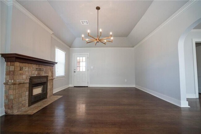 Photo - Home in Crestwood + Near Plaza + 3 bedroom...