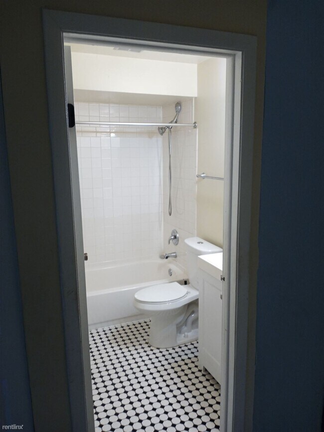 Building Photo - 2 br, 1 bath  - 102 Olesen Dr Apt 201