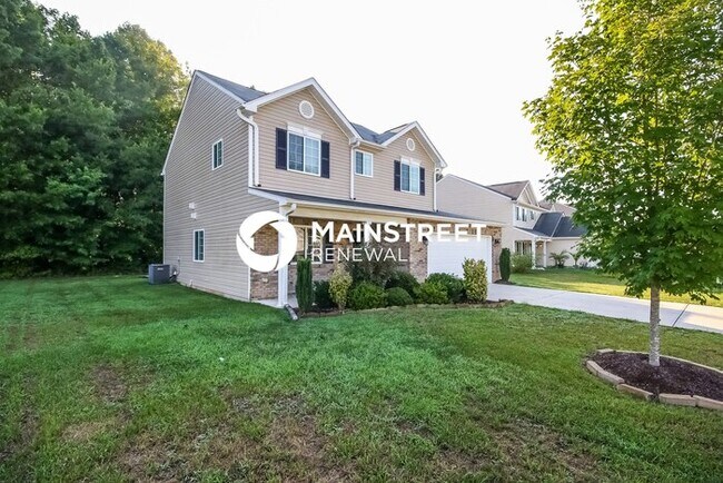 Foto del edificio - 4 Bedroom Pet-Friendly Home in Whitsett, NC with Main Street Renewal