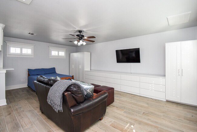 Foto del edificio - 1349 Heights Blvd