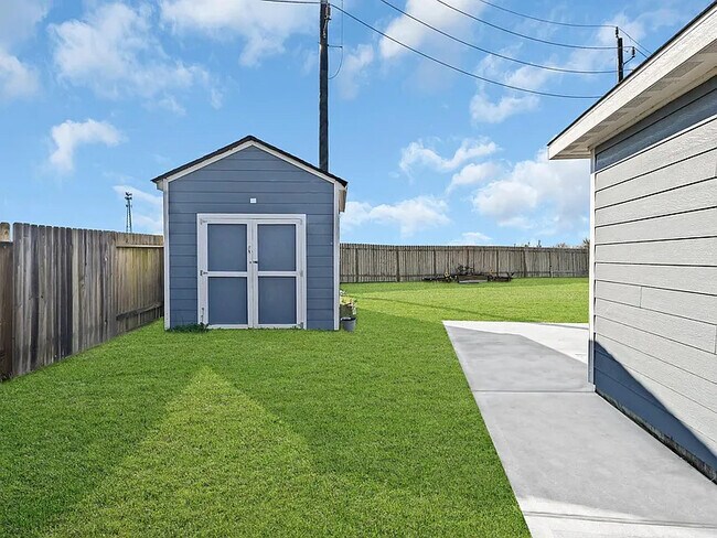 Foto del edificio - 5502 Rainbow Rd.