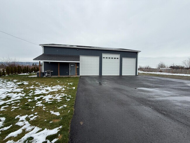 Foto del edificio - 24211 E Wellesley Ave