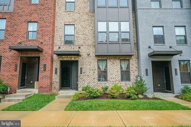 Building Photo - 2250 Woodland Gap Terrace