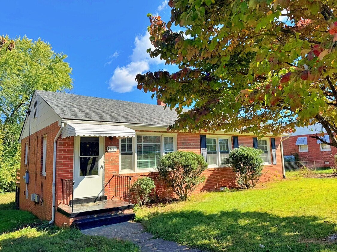 Foto principal - Brick Rancher Near McGuire Hospital