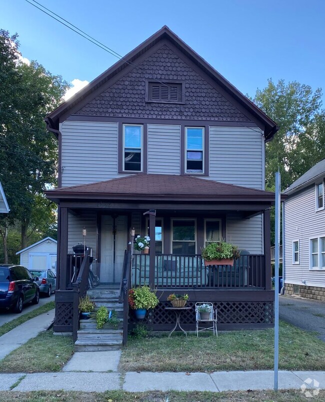 Building Photo - 1832 S Burdick St