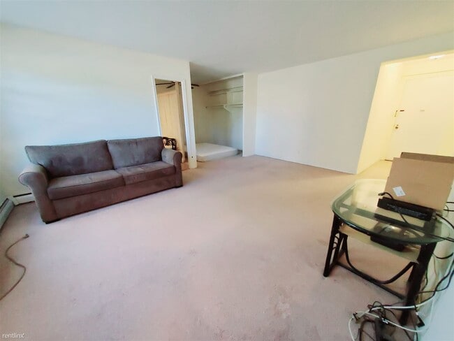 Building Photo - Studio, 1 bath Condo - 30 Glenbrook Rd Unit 1