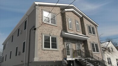 Building Photo - 110 39th St