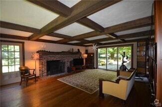 Building Photo - 6891 Woodchuck Hill Rd