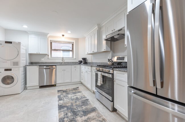 Building Photo - 19 Battery St