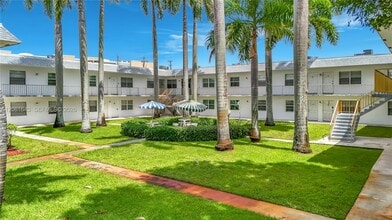 Building Photo - 6211 SW 37th St