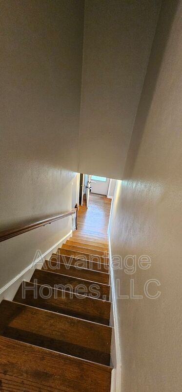 Building Photo - 612-614 E 63rd Terrace