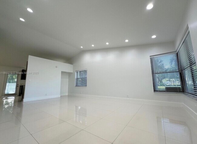 Foto del edificio - 3150 NW 94th Ave