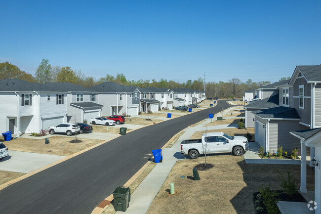 Building Photo - Brookmont Townes