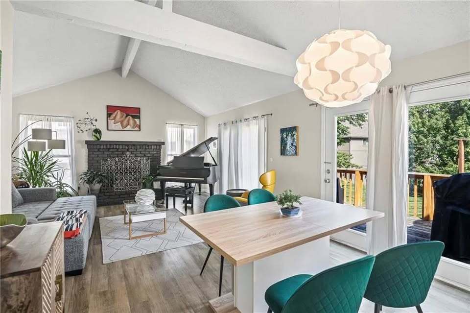 Building Photo - 8307 N Chatham Ave