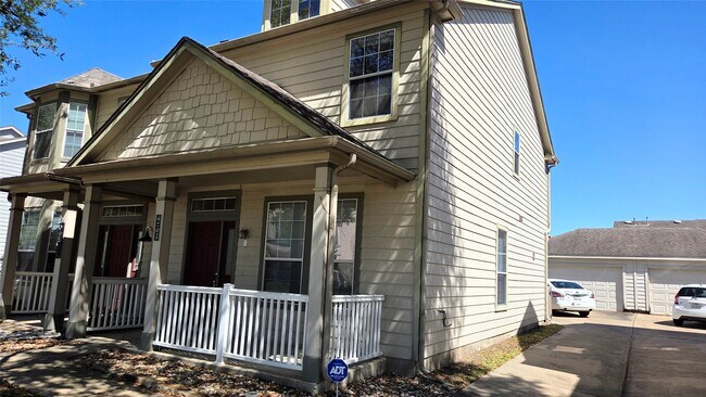 Building Photo - 9702 Coyote Creek Dr