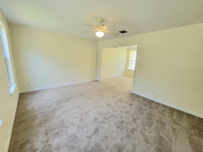 Foto del edificio - 4291 Four Oaks Blvd