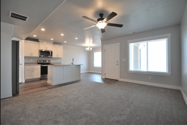 Building Photo - 2031 N 350 E