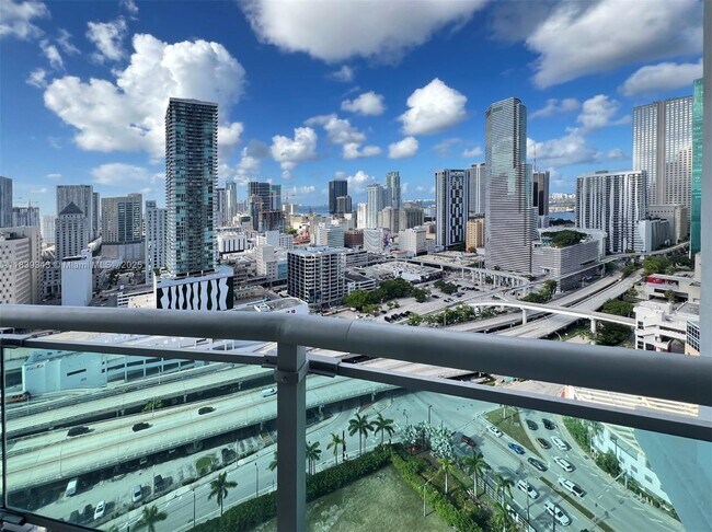 Foto del edificio - 350 S Miami Ave