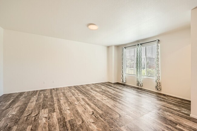 Foto del edificio - 11791 Lovegrass Dr