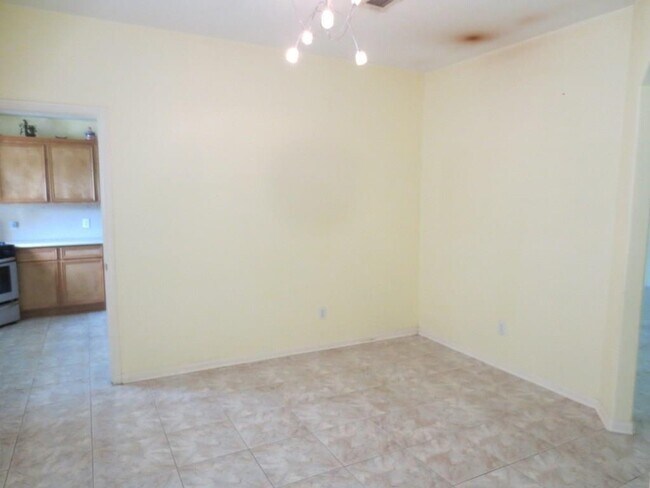 Foto del edificio - 9907 Golden Glen Dr