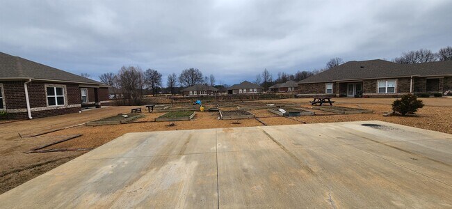 Building Photo - 901 Oaktree Manor Cir