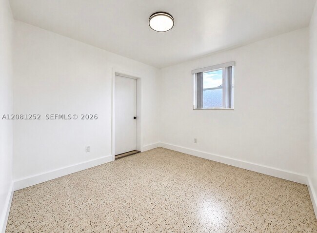 Building Photo - 212 Northwest Dr