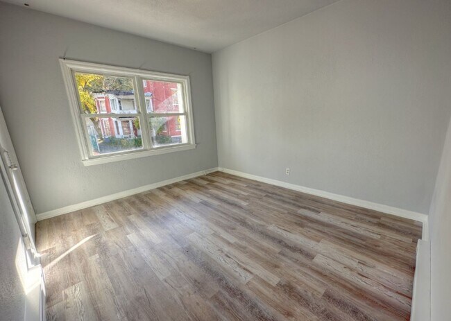 Foto del edificio - 321 W Broad St